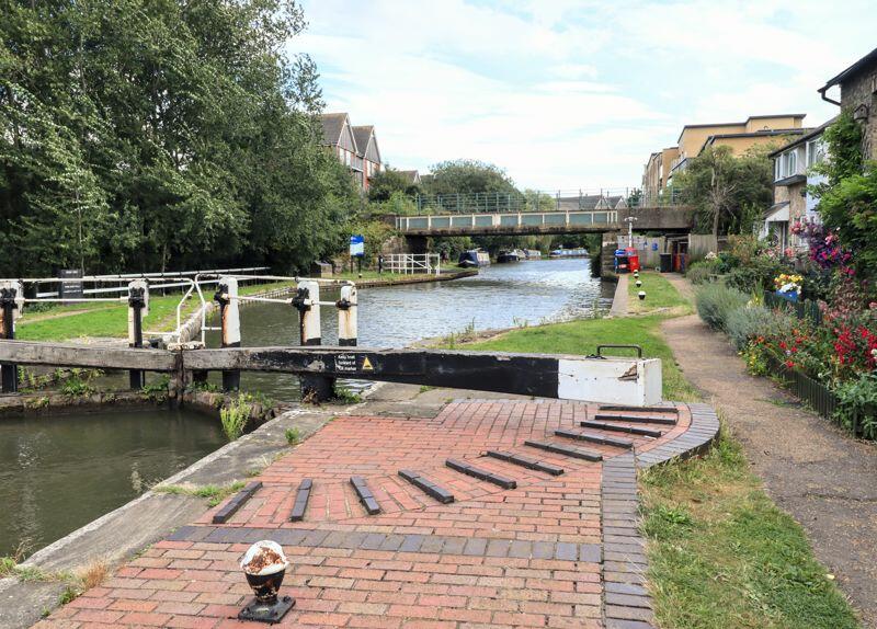 Grand Union Canal Within Walking Dist...