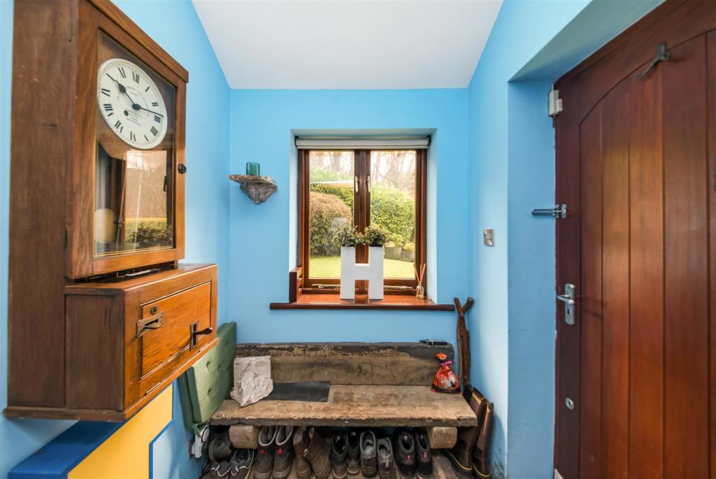 ENTRANCE PORCH