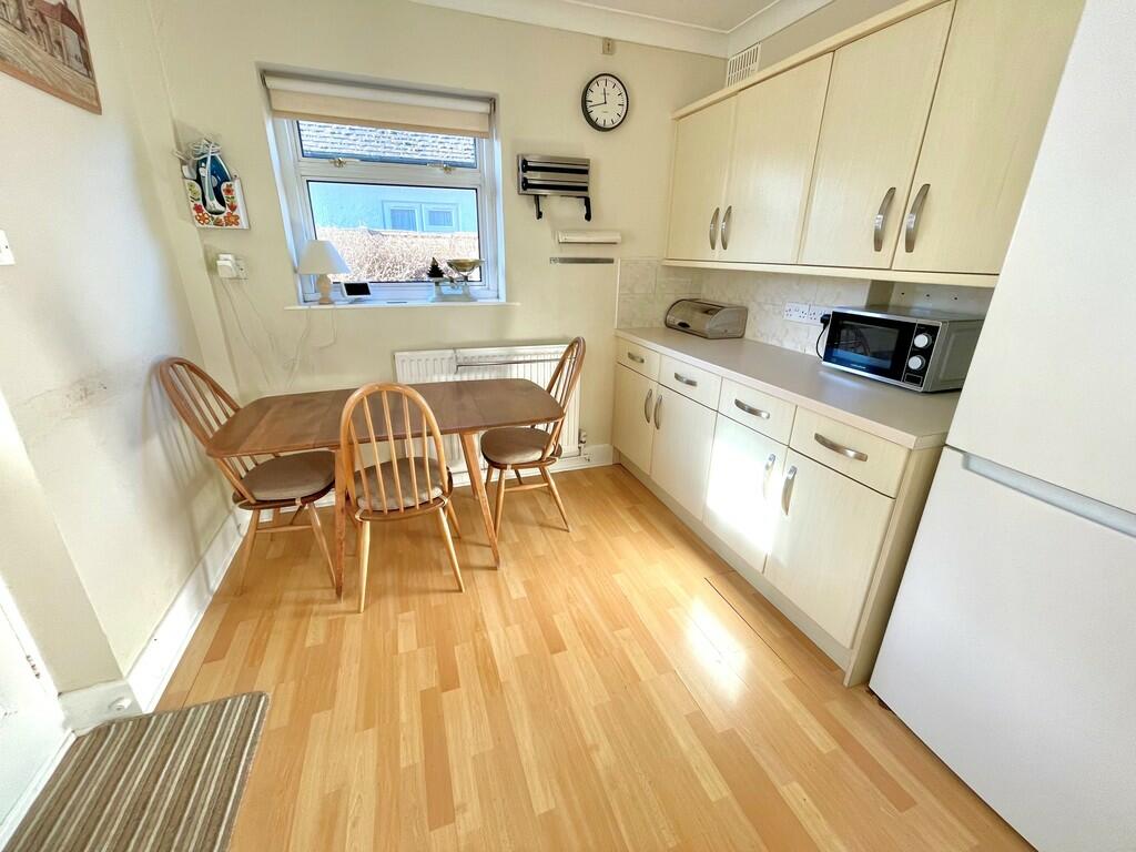 29 Knightscroft A...