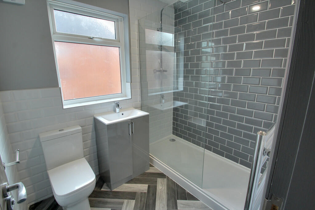 Shared Bathroom suit