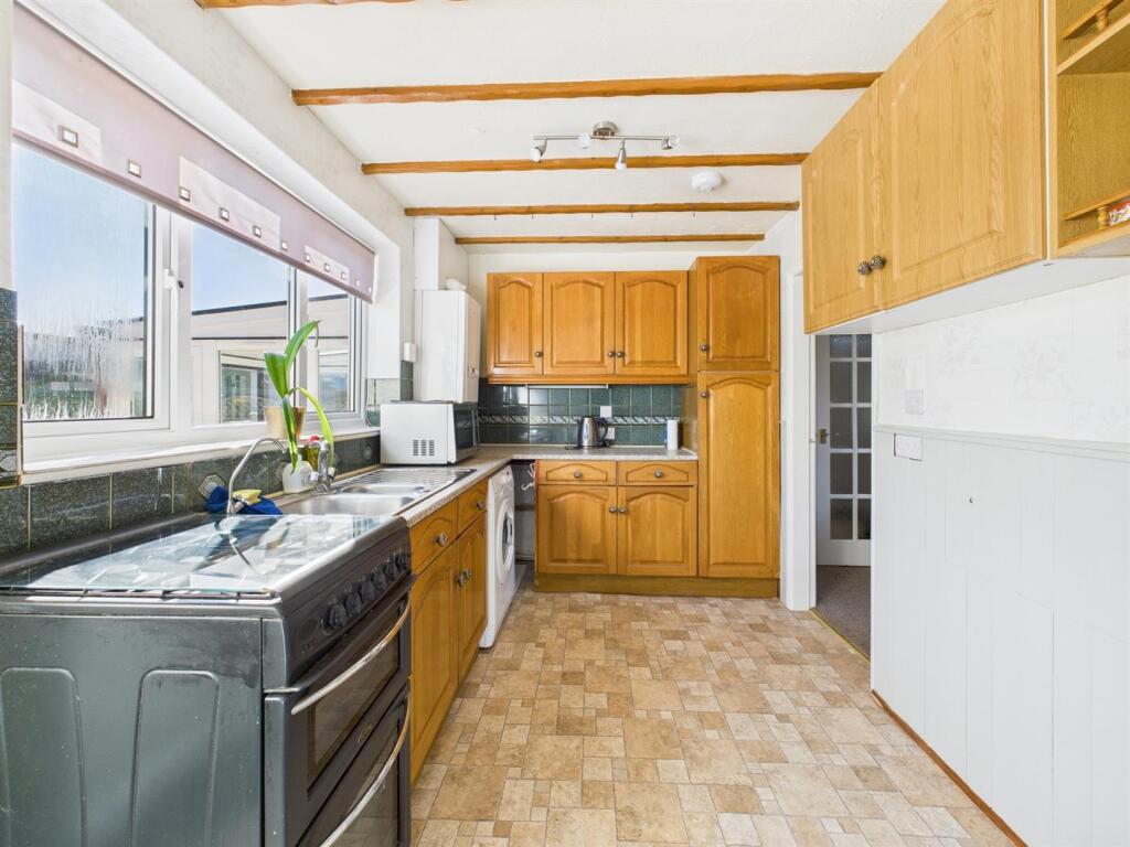 Kitchen:
