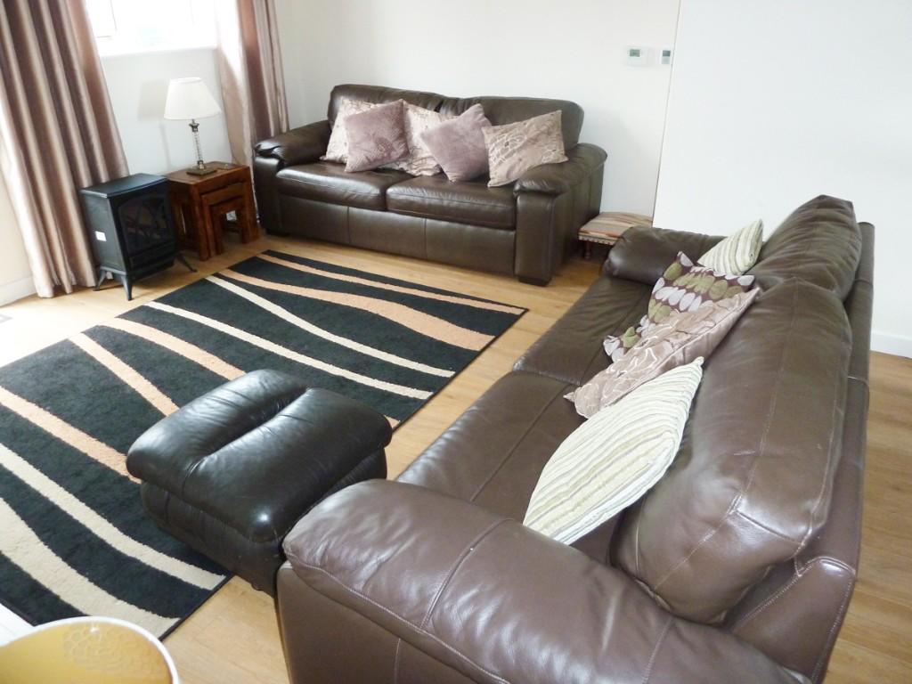 Lounge to rear