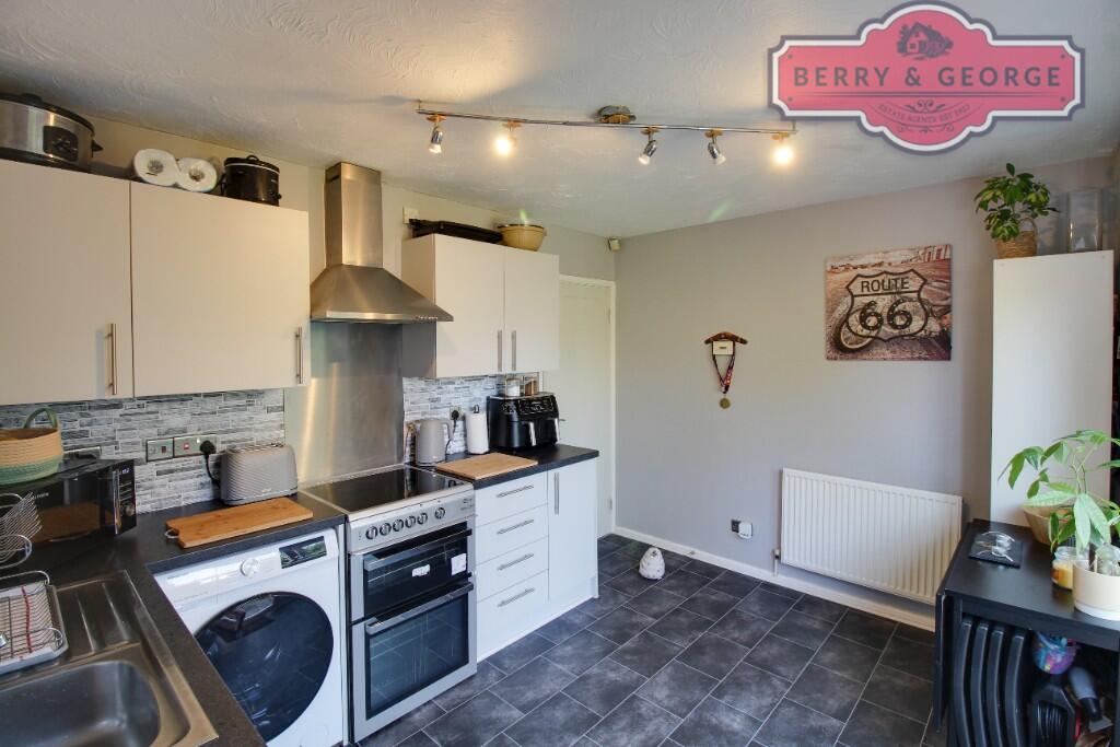 KITCHEN / BREAKFAST