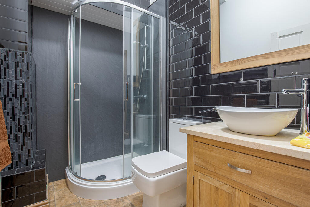 Bathroom1 (1)