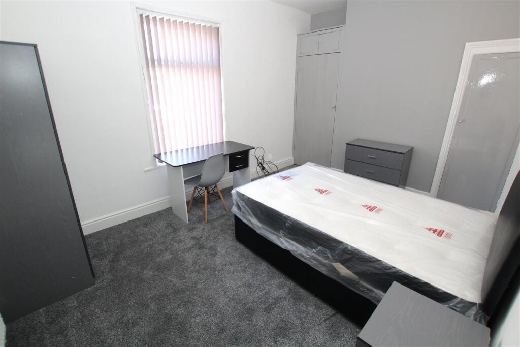 bed 2.jpg