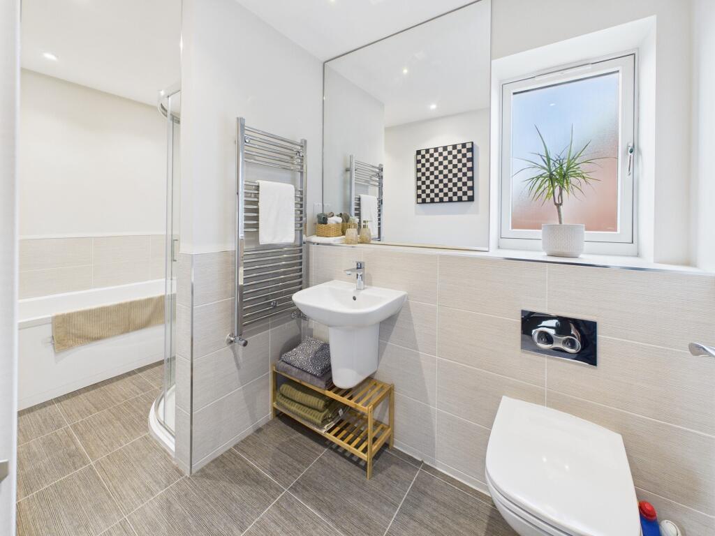 bath &amp; shower room
