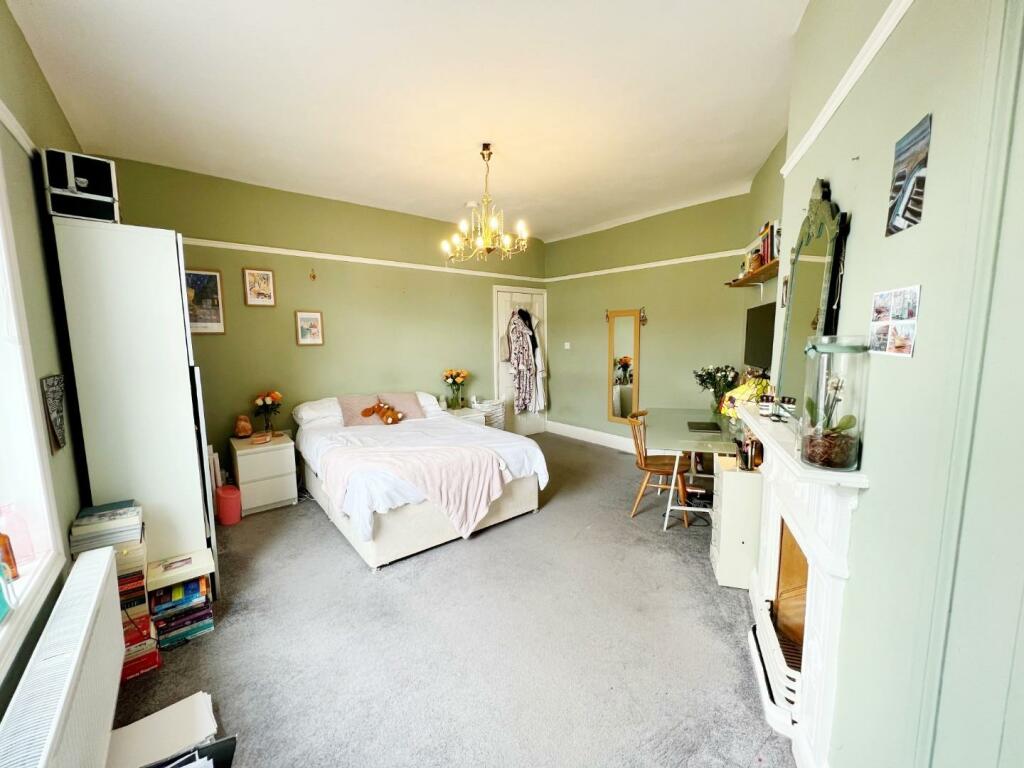 Bedroom 2 pic 3.jpg
