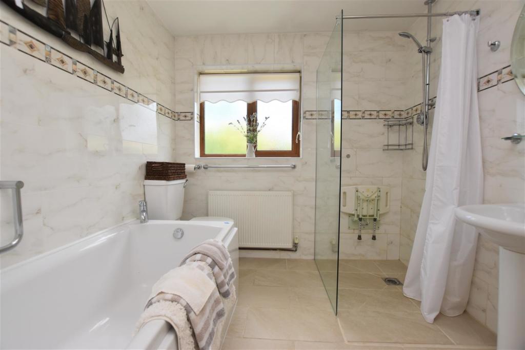 Bathroom with Shower.jpg