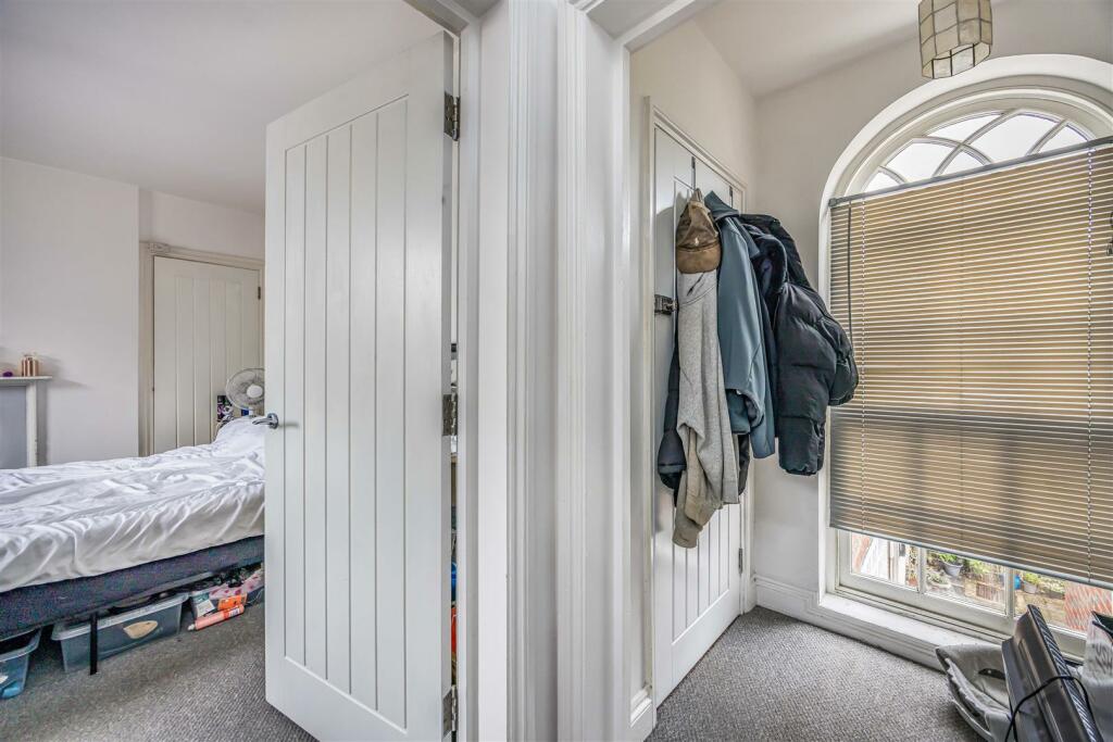 Flat 2, 21, Elmore Court, East Street, Havant-Smal