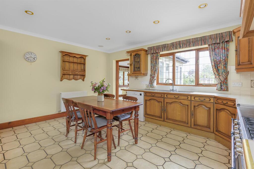 Home Close, Broadwell (15).jpg