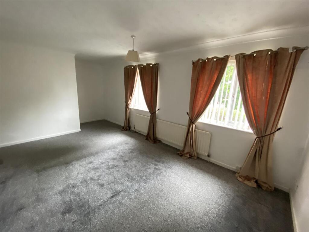 Bedroom no.1 front double: