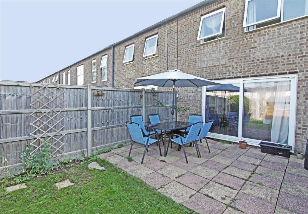 IMG_5947 patio rear.jpg