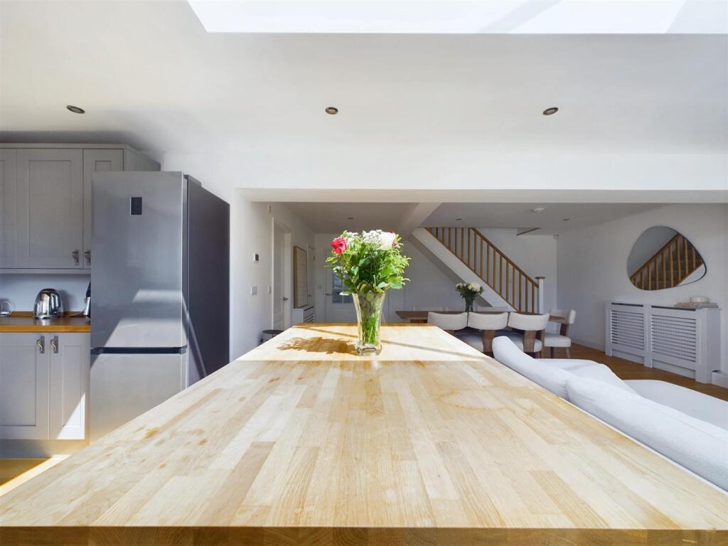 OPEN PLAN LIVING/ KITCHEN/ DINING AREA