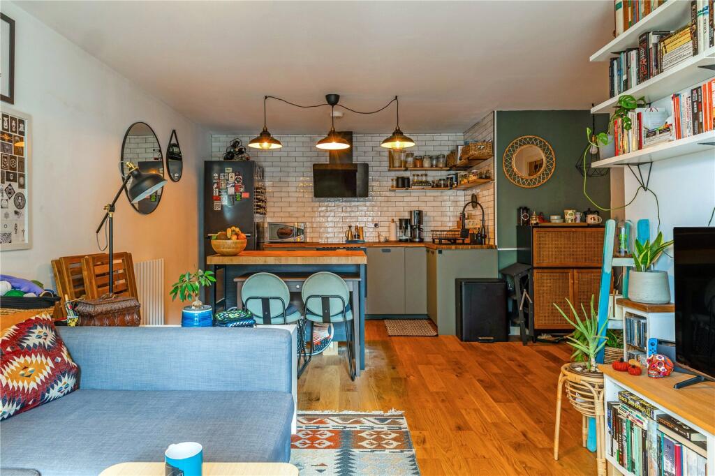Lounge/Kitchen