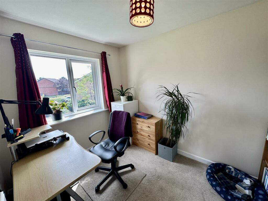 BEDROOM 2