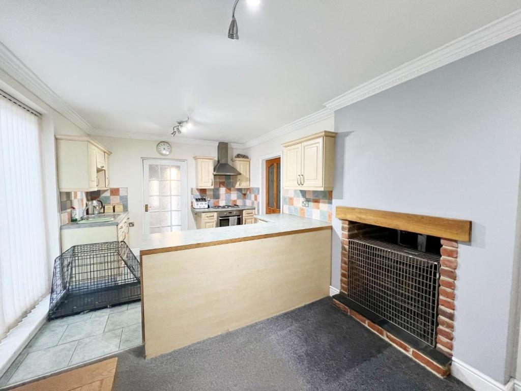 Kitchen pic 3.jpg