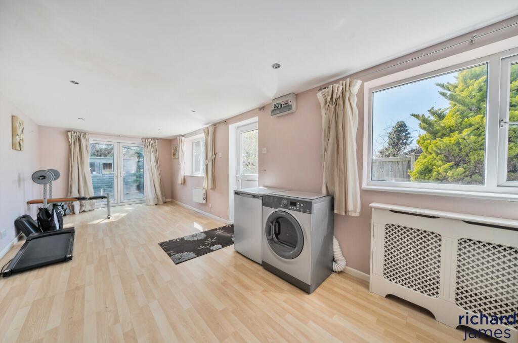 2e9d567cab4b4f1fa9e06a958477ab0d