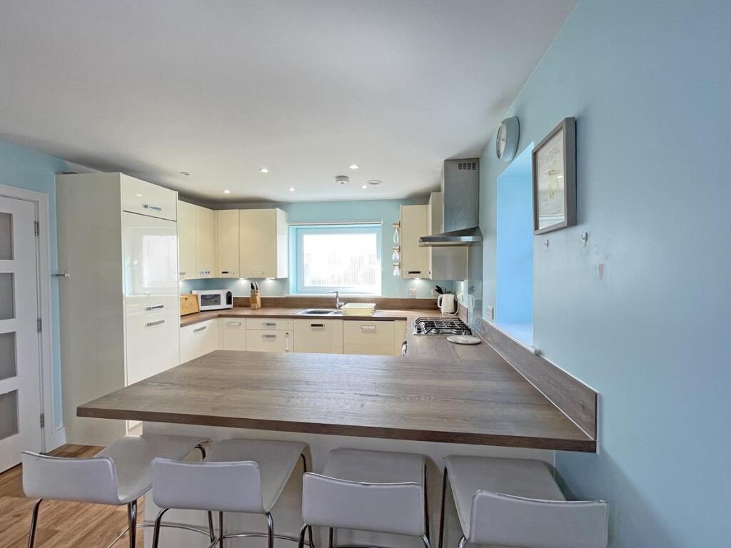 Solar Crescent 12 - Kitchen 2.jpg