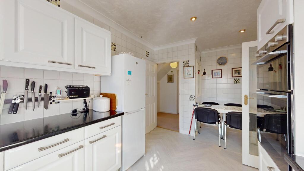 18-Magdalene-Close-03092025_174340