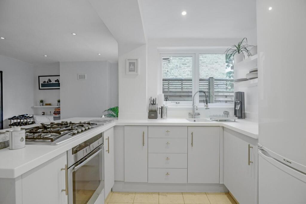 01-d60f84188-PED CP-JJ-Becondale Rd-17.jpg