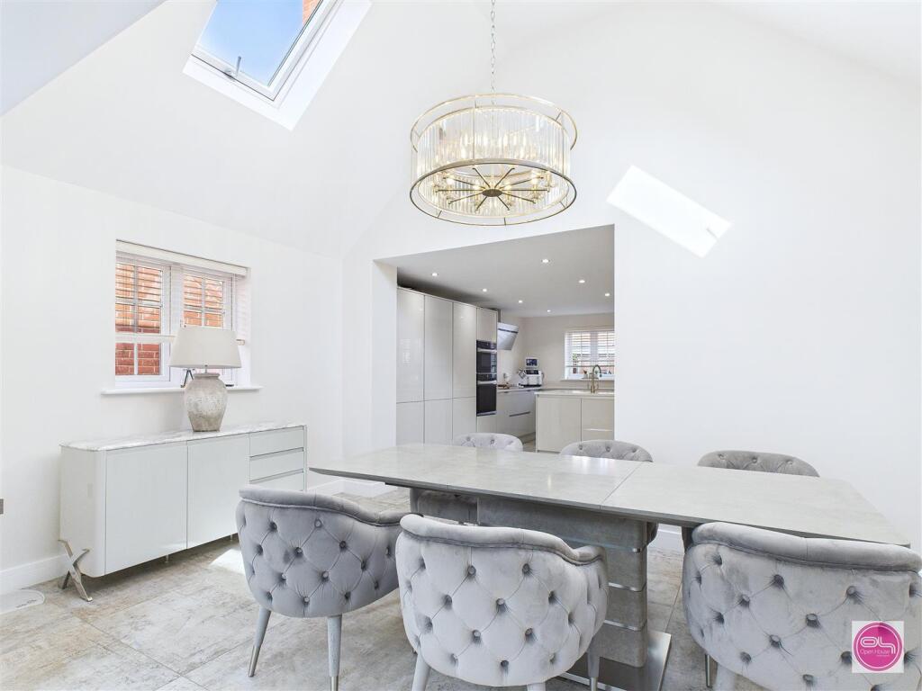 Cranfield Avenue, Church Gresley (12).jpg