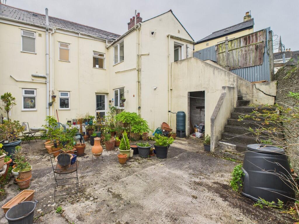 CAM02089G0-PR0585...