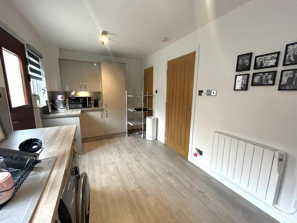 KITCHEN / DINER