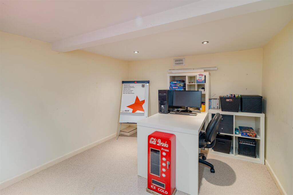 interior014.jpg