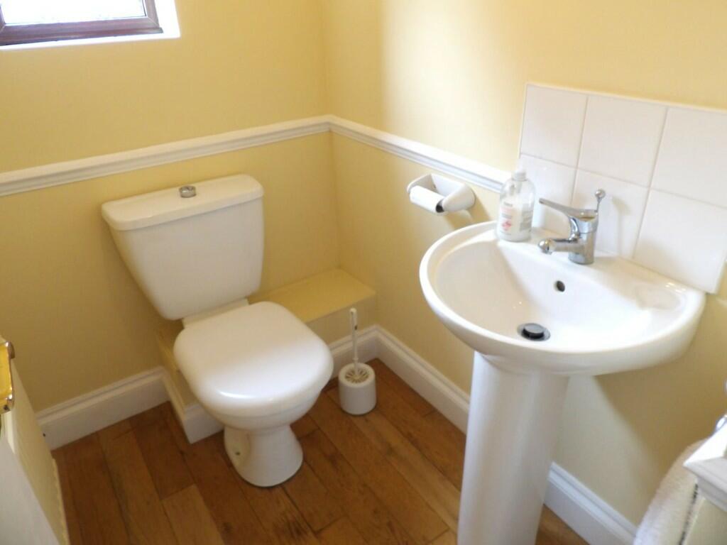 CLOAKROOM 