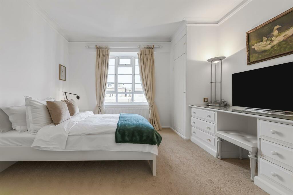 Westminster Gardens - Principle Bedroom