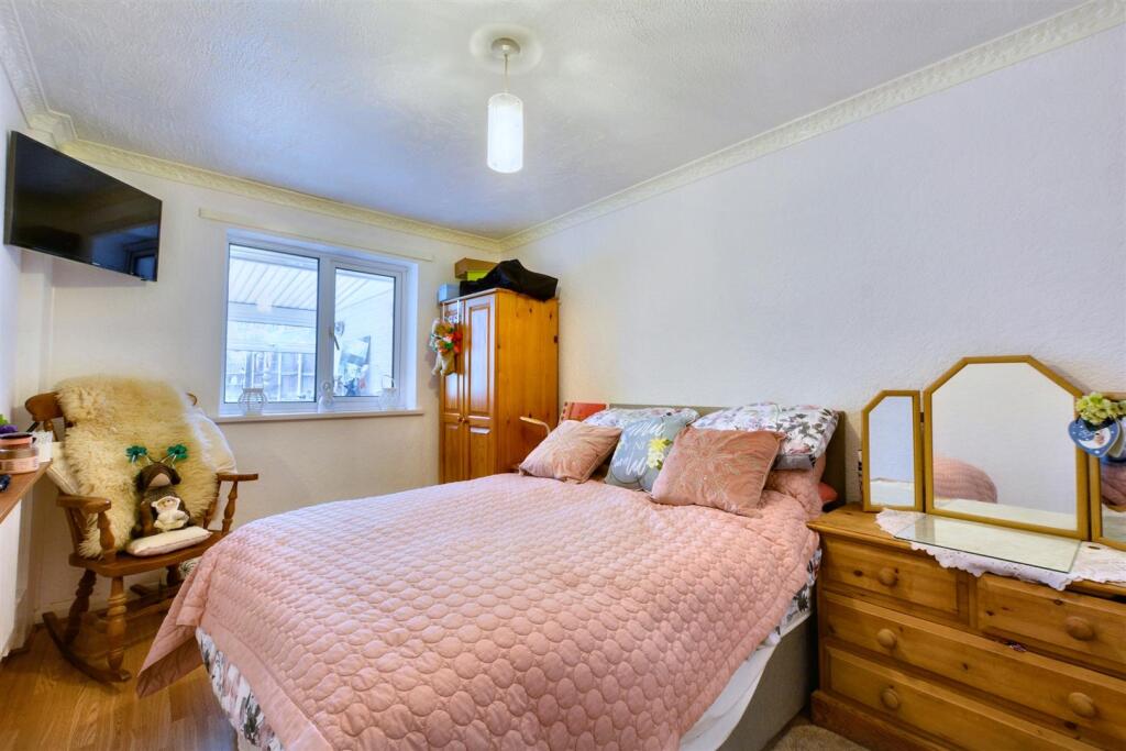 Bedroom 1_1.jpeg