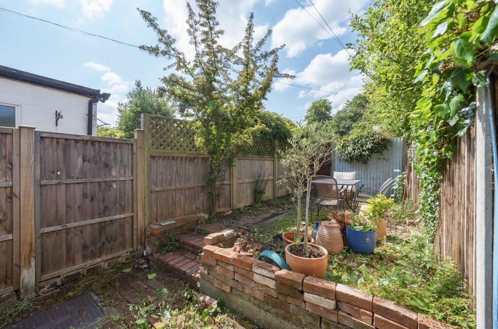 1305724-3-684991b...