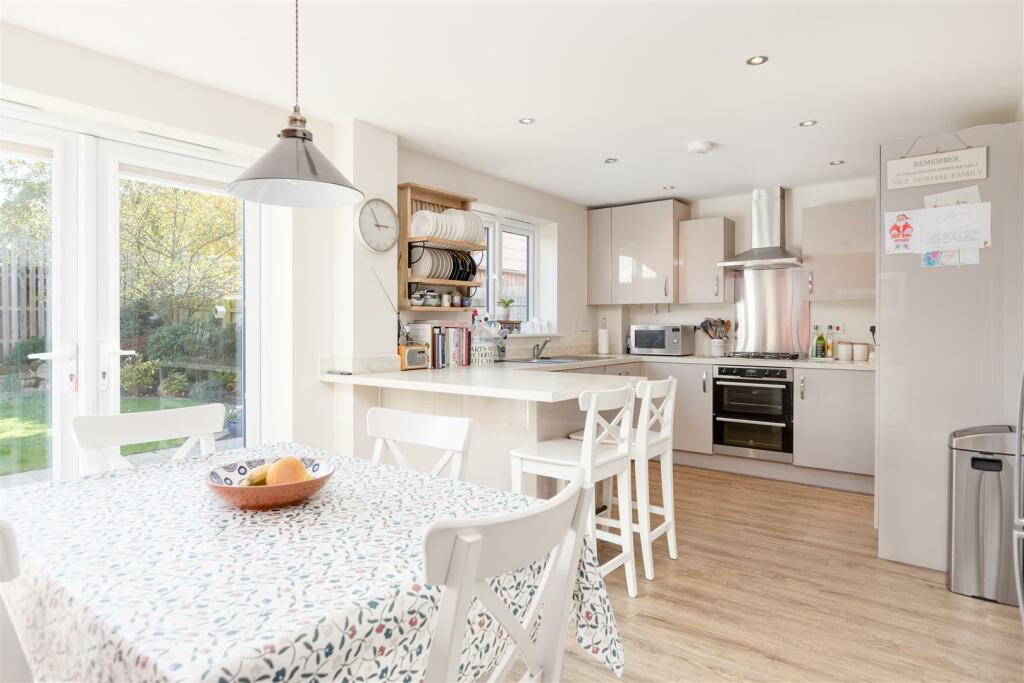 Kitchen/Breakfast Rm