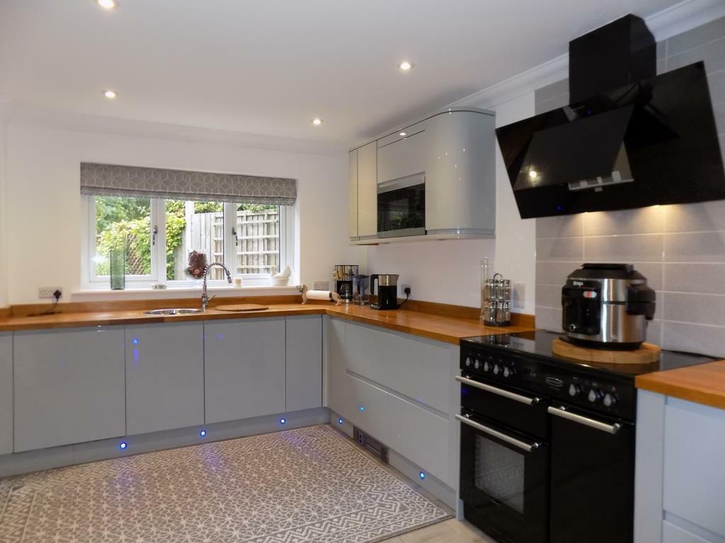 LUXURY FITTED KITCHEN/DINER