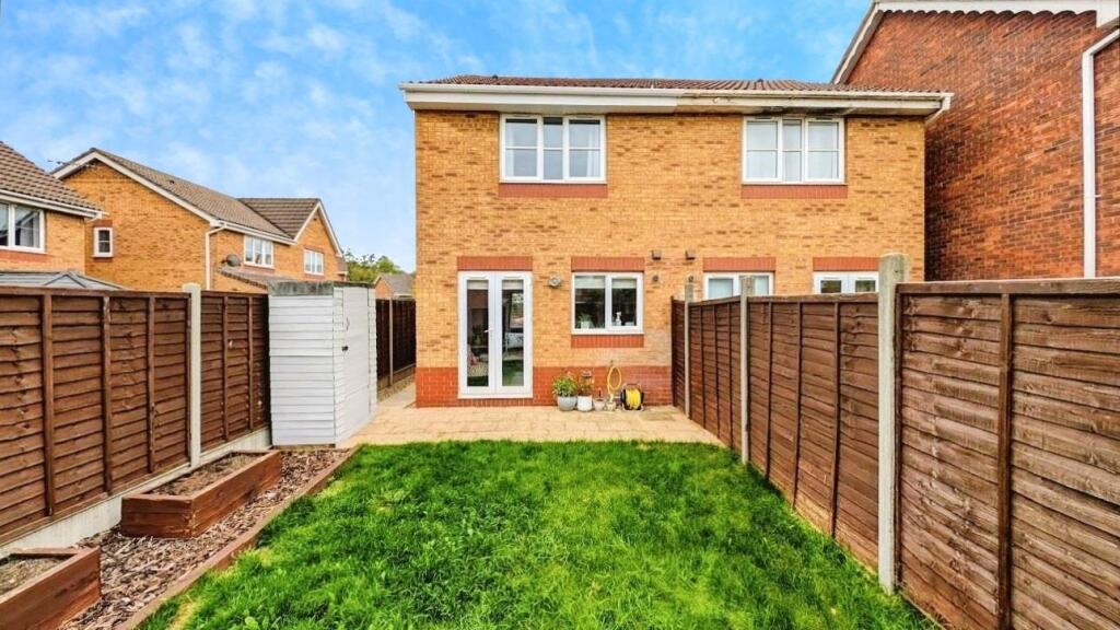 44 Coopers Drive rear garden c.jpg