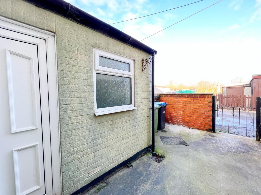 Rear Yard pic 1.jpg