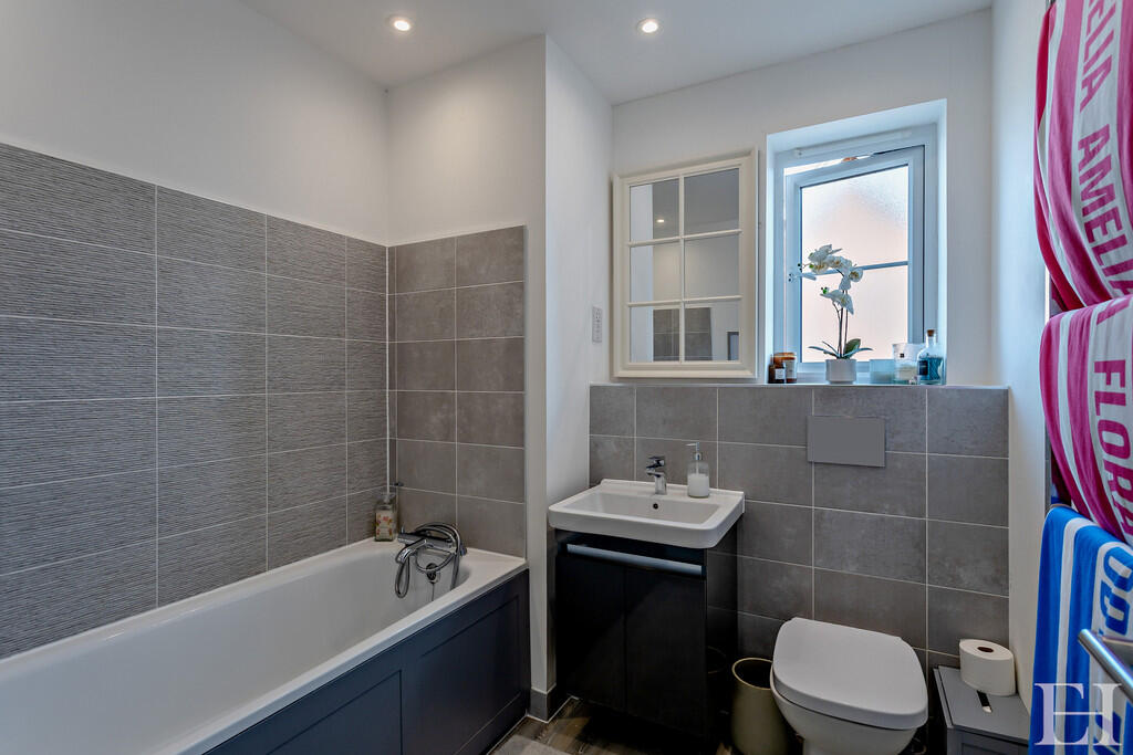 8645027-interiorW...