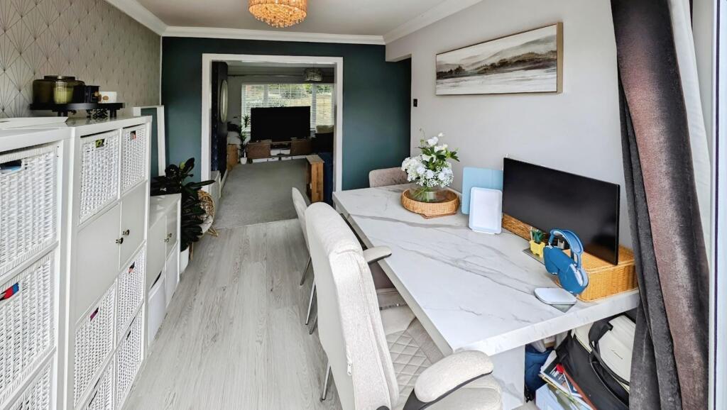 98 Finch dining area 1.jpg