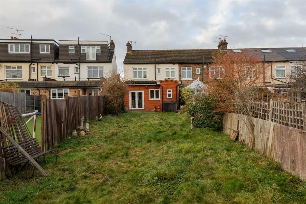 Larkshall Road, E4