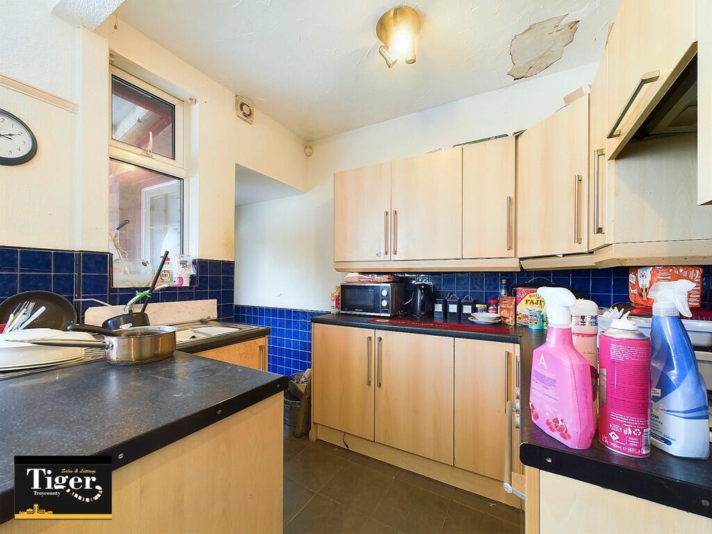 CAM02176G0-PR0414...