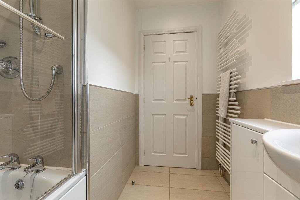 2 Waverley Gardens Darnick 25.JPG