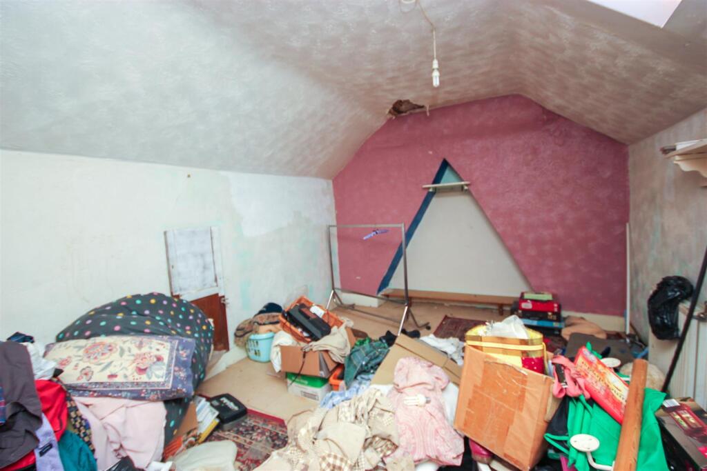 Attic room..jpg