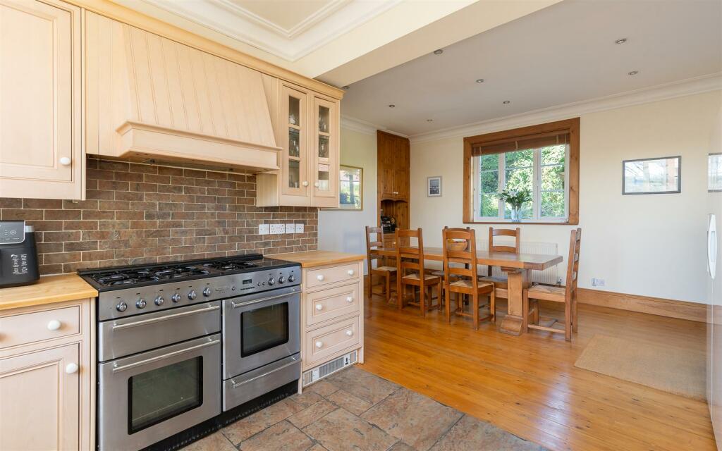 Kitchen through to Breakfast Area23.jpg