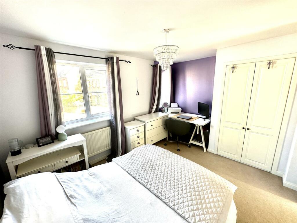 BEDROOM 2