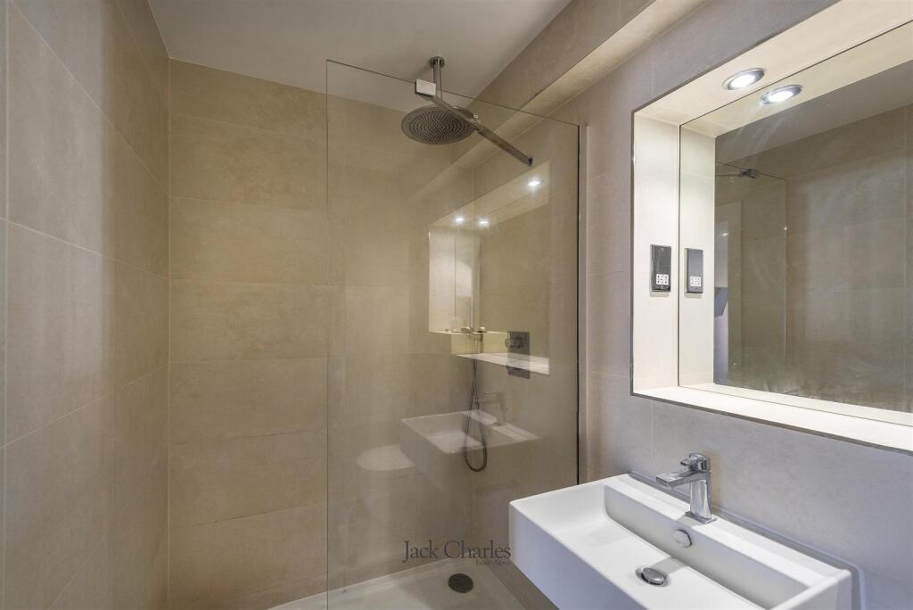 5 Ronnies Wharf, TN9 1EX 016.jpg