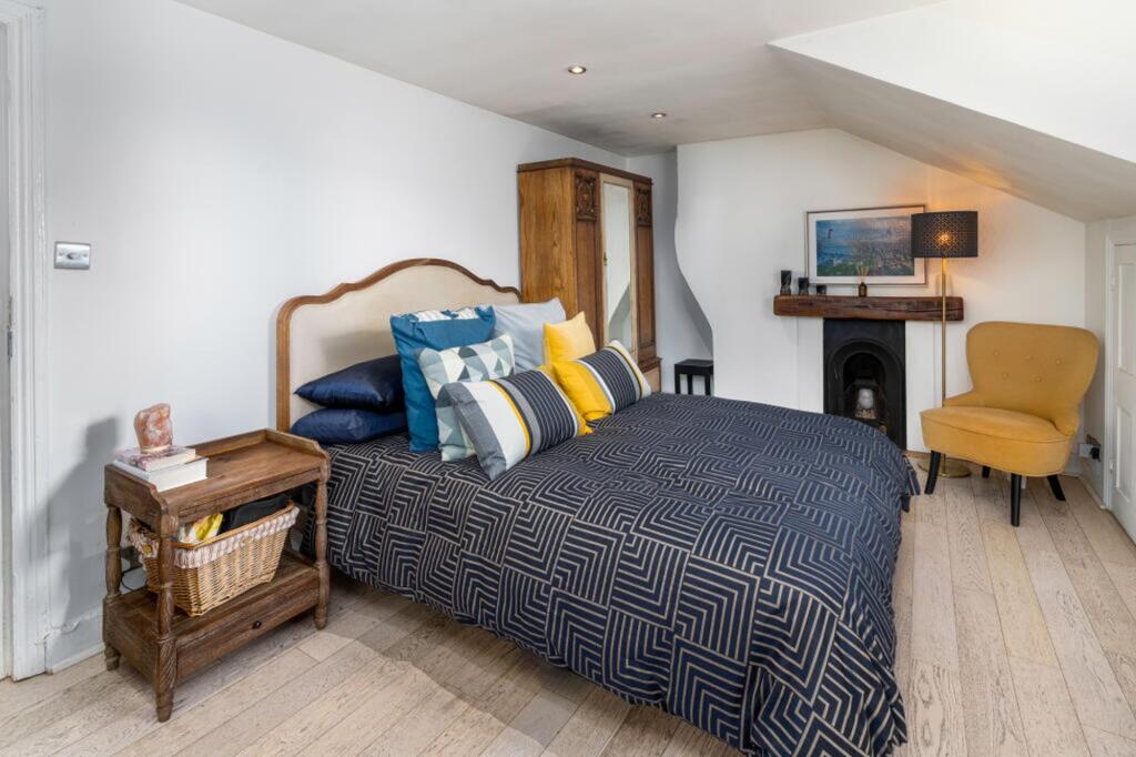 Bedroom 1 For Sale 2 Bedroom Flat Annerley Hill SE19 922 Sq ft www.steele.london