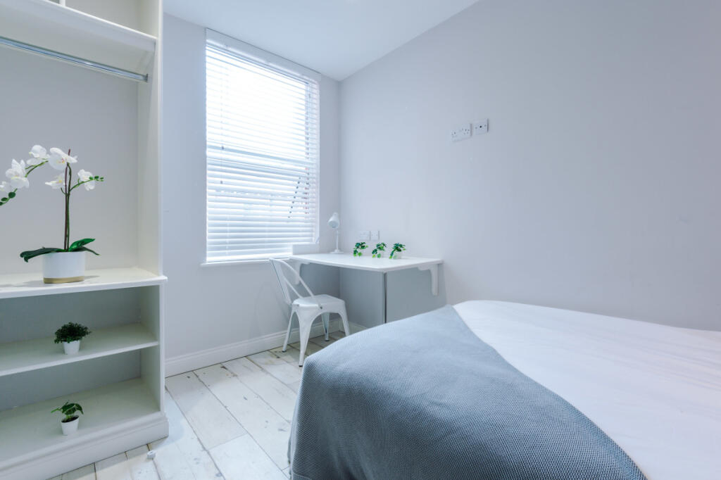 27 Woodcroft Road Bedroom 31