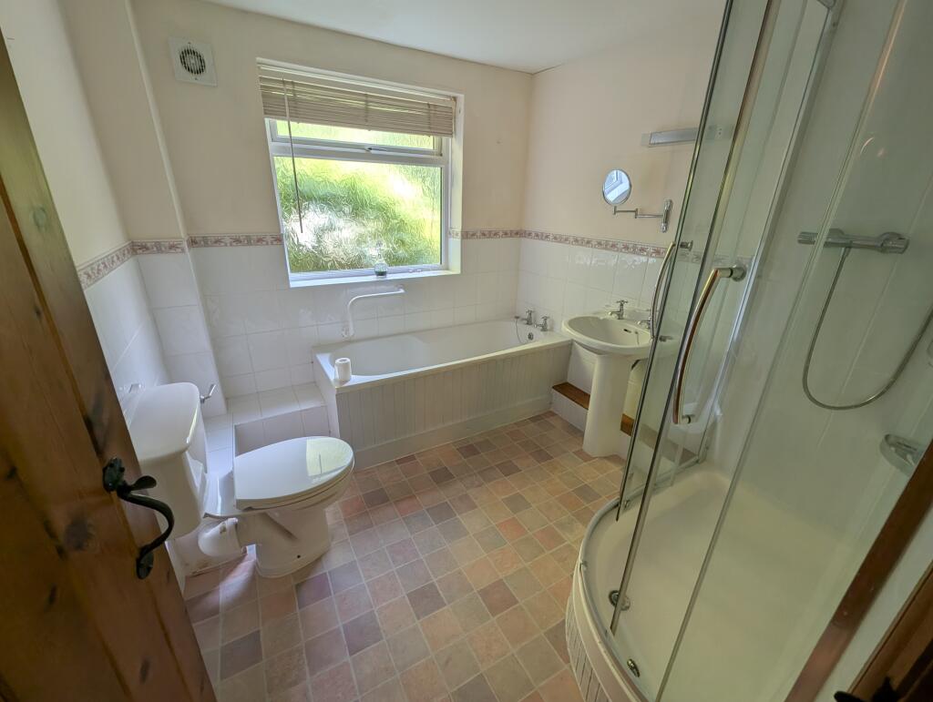 Bathroom T202509241630.jpg