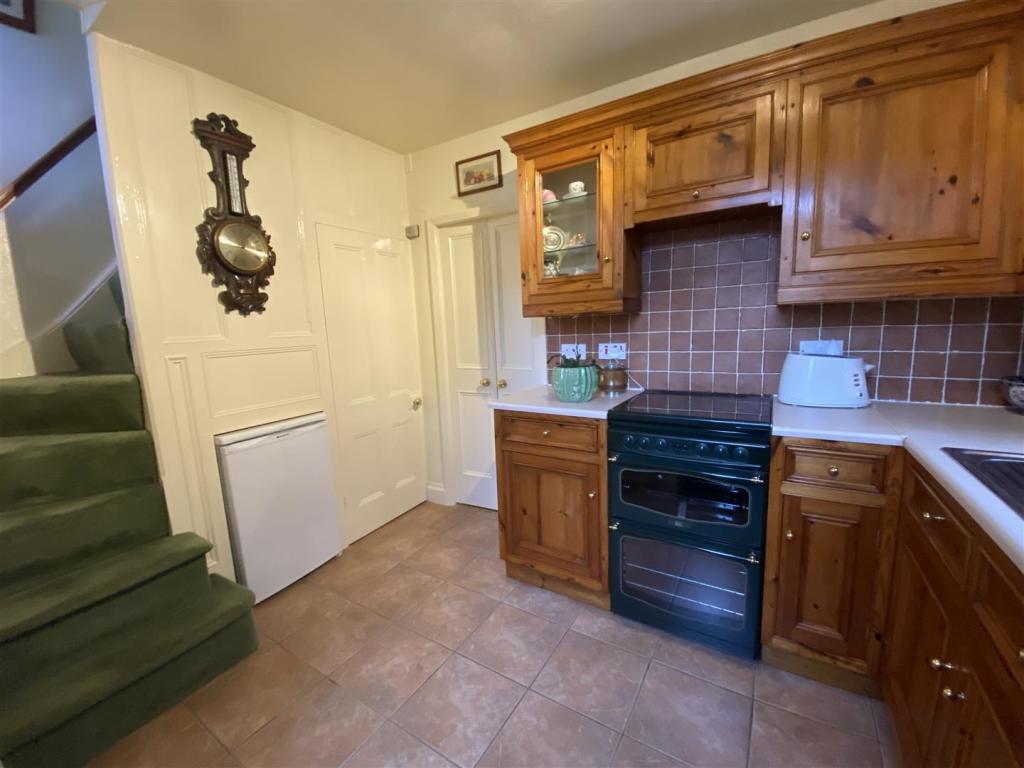 Kitchen 2.jpeg