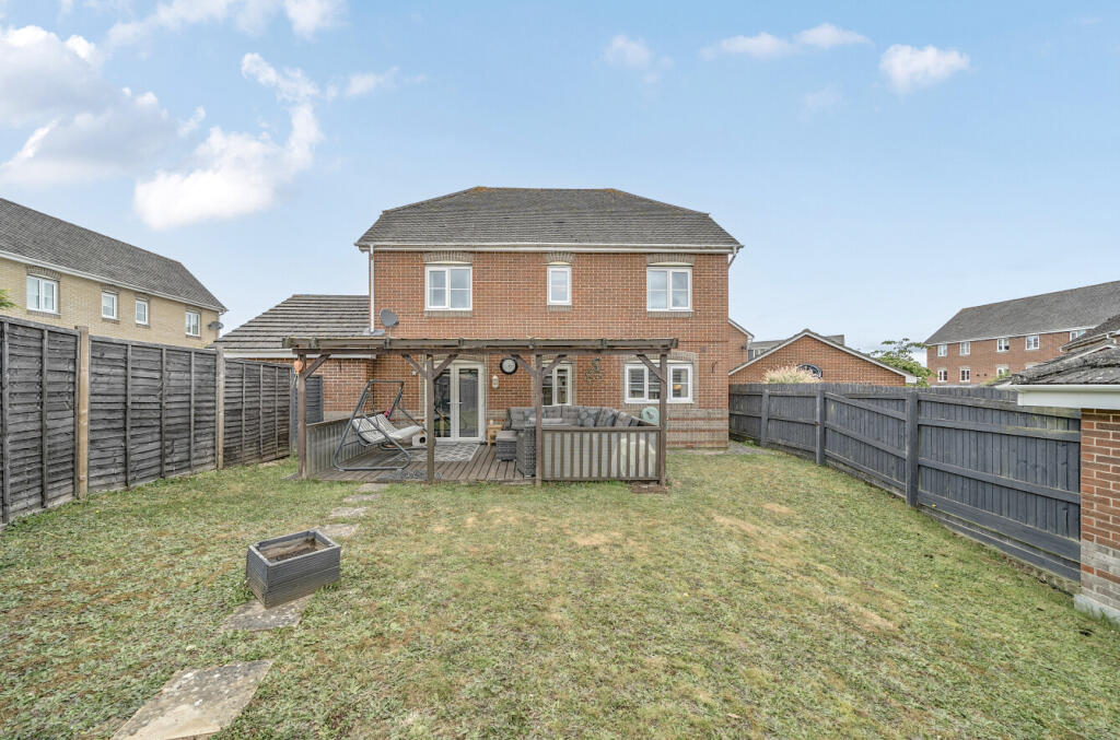 1304500-19-684814...